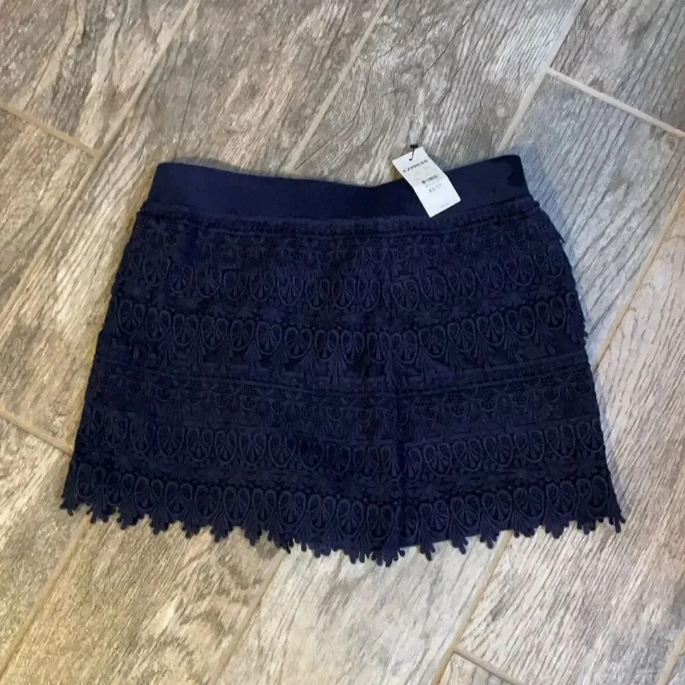 Express lacy shorts Navy Women’s size XS NWT Feminine Neutral Classy - Picture 4 of 6